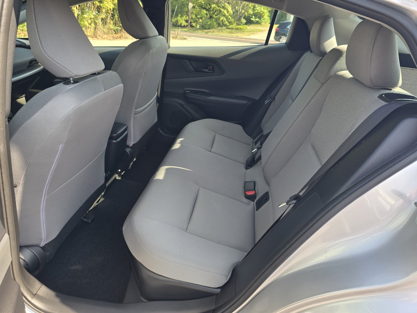 Used 2025 Toyota Prius LE FWD image 11