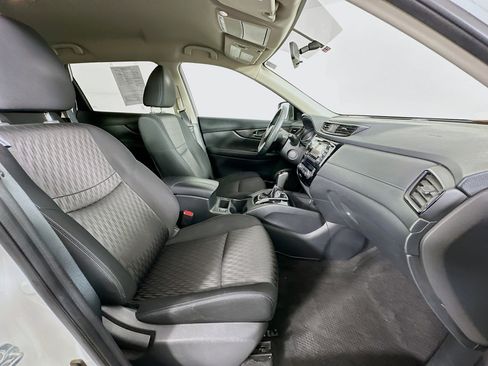 Used 2017 Nissan Rogue SV image 32