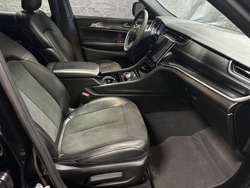 Used 2023 Jeep Grand Cherokee L Laredo AWD/4WD image 6