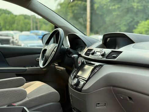 Used 2015 Honda Odyssey EX image 52