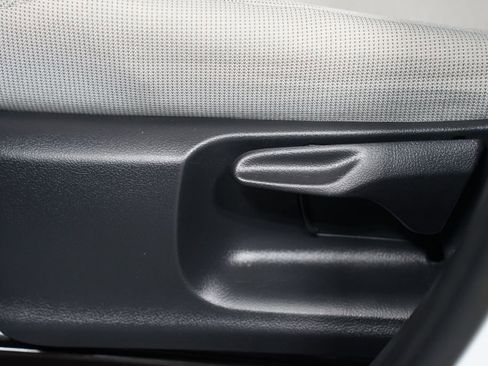 Certified 2025 Toyota Corolla Cross L image 30