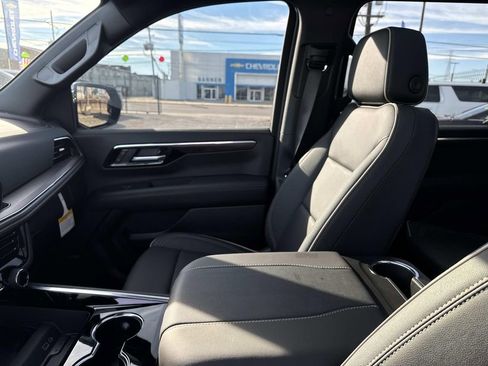 New 2026 Chevrolet Suburban Premier w/ Sun And Tow Package RWD image 18