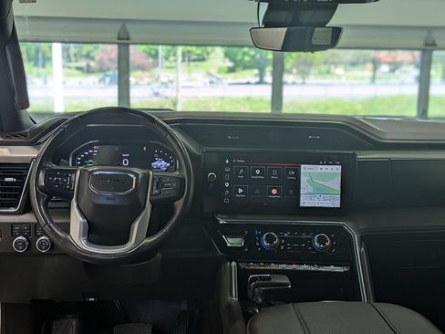 Used 2024 GMC Sierra 1500 Denali AWD/4WD image 8