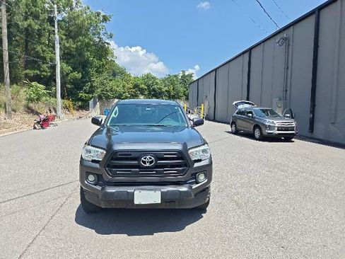 Used 2017 Toyota Tacoma SR RWD image 7