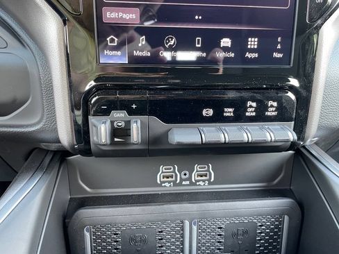 New 2026 RAM 3500 Big Horn AWD/4WD image 17