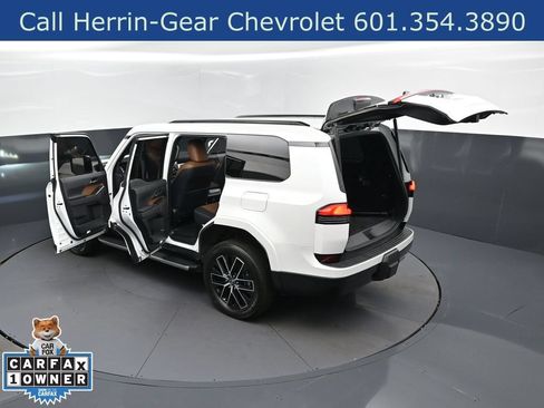Used 2024 Lexus GX 550 w/ Accessory Package (Z1) AWD/4WD image 28