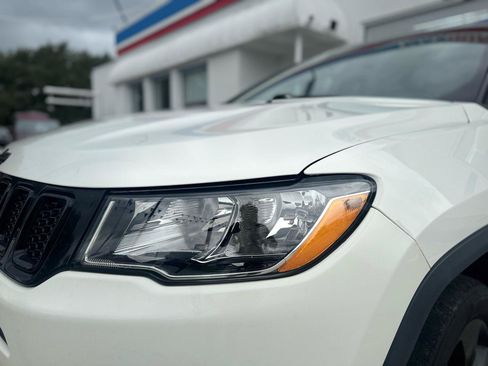 Used 2018 Jeep Compass Latitude w/ Popular Equipment Group AWD/4WD image 12