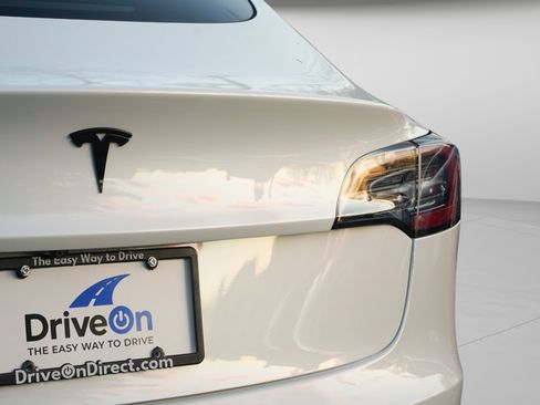 Used 2021 Tesla Model 3 Standard Range Plus image 21