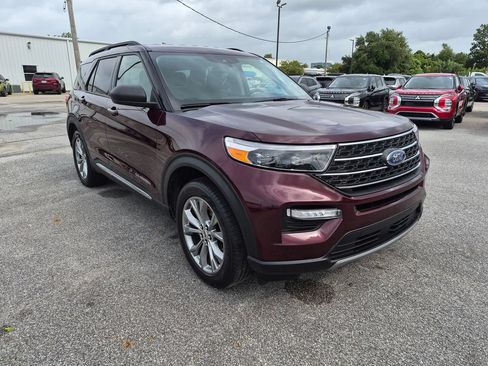 Used 2022 Ford Explorer XLT w/ Equipment Group 202A RWD image 3