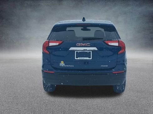 Used 2022 GMC Terrain SLE image 8