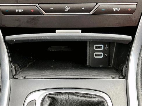 Used 2018 Ford Edge Titanium w/ Equipment Group 301A image 18