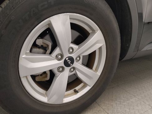 Used 2023 Kia Sorento LX FWD image 31