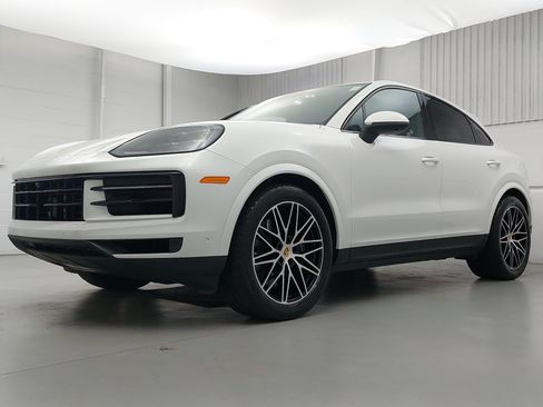 Certified 2024 Porsche Cayenne Coupe AWD/4WD image 1