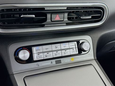 Used 2023 Hyundai Kona SE w/ Cargo Package image 22