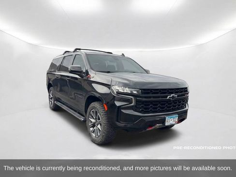 Used 2023 Chevrolet Suburban Z71 w/ Luxury Package AWD/4WD image 3