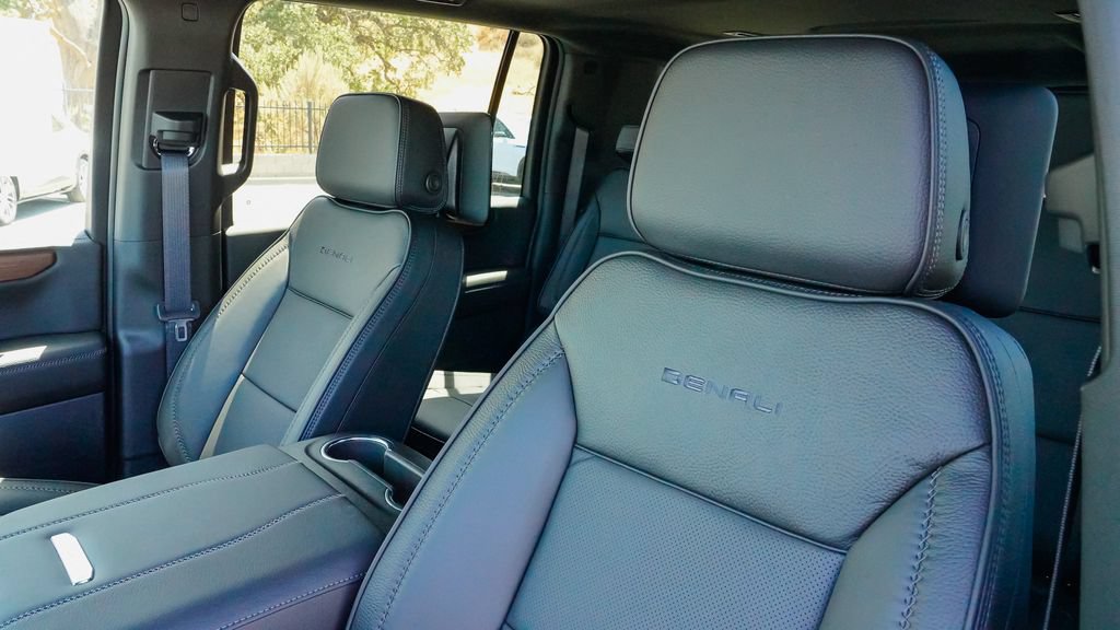 New 2026 GMC Yukon XL Denali w/ Denali Reserve Package AWD/4WD image 15