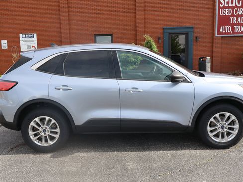 Used 2022 Ford Escape SE w/ Cold Weather Package image 9