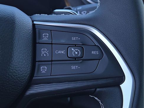 New 2025 Jeep Grand Cherokee 4WD image 17