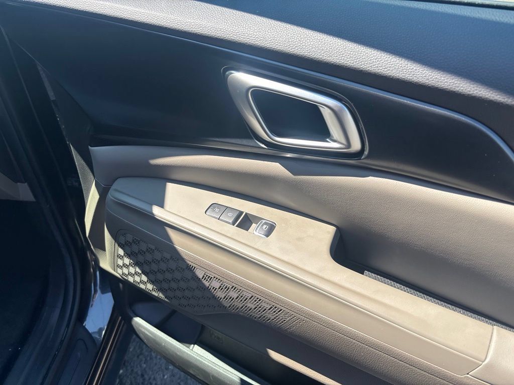 Used 2026 Kia Carnival LXS FWD image 15