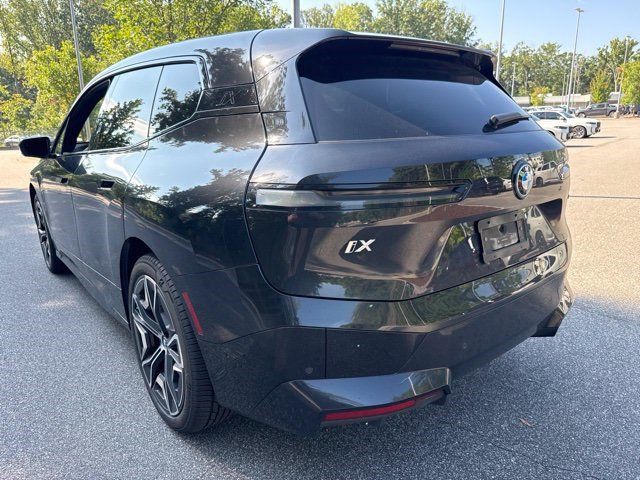 Used 2024 BMW iX xDrive50 w/ Premium Package AWD/4WD image 15