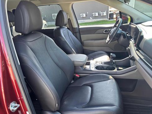 Used 2025 Kia Carnival EX image 77