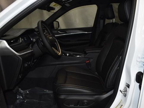 New 2025 Jeep Grand Cherokee Limited image 10