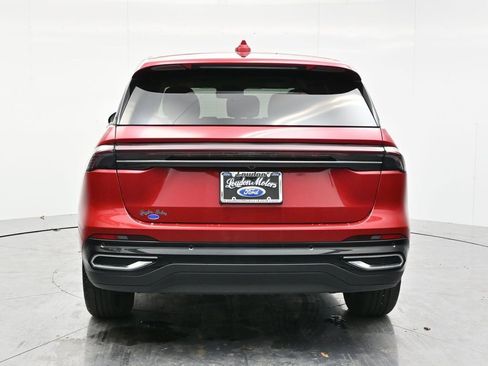 Used 2025 Lincoln Nautilus Premier image 6