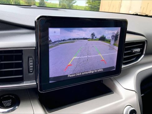 Used 2023 Ford Explorer XLT w/ Equipment Group 202A AWD/4WD image 21
