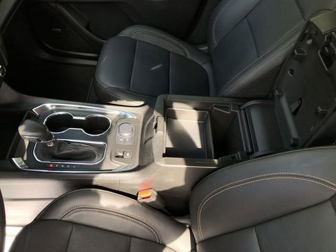 Used 2021 Chevrolet Traverse RS image 29