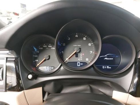 Certified 2019 Porsche Macan AWD/4WD image 21