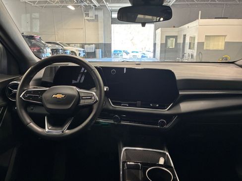 Used 2025 Chevrolet Equinox LT FWD image 33