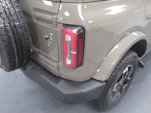 Used 2025 Ford Bronco Outer Banks AWD/4WD image 11