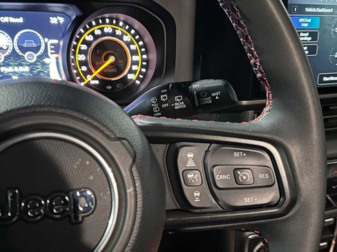 Used 2024 Jeep Wrangler Unlimited Rubicon w/ Capability Package image 35