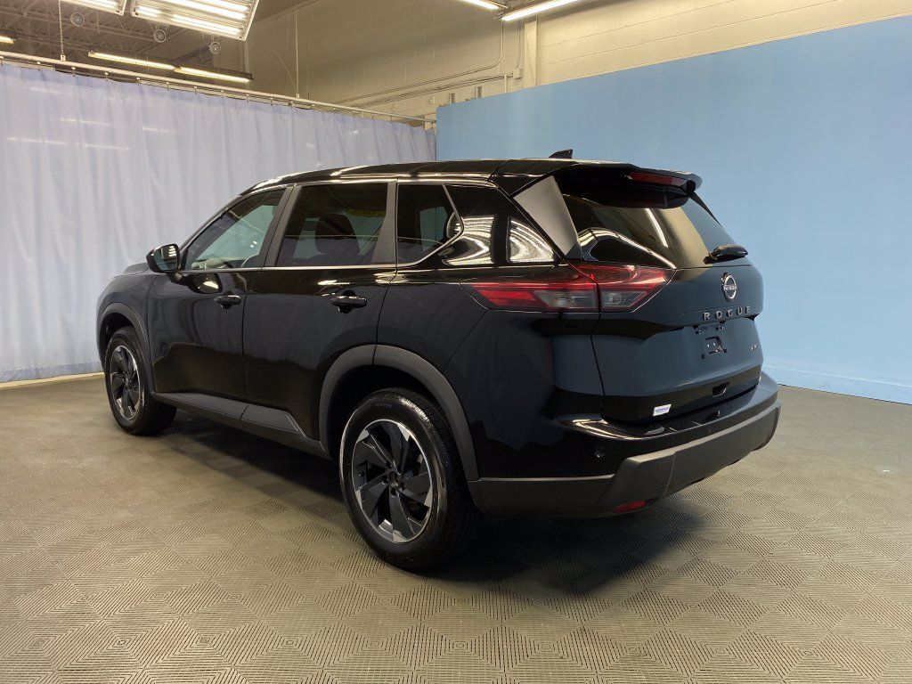 Used 2025 Nissan Rogue SV AWD/4WD image 4