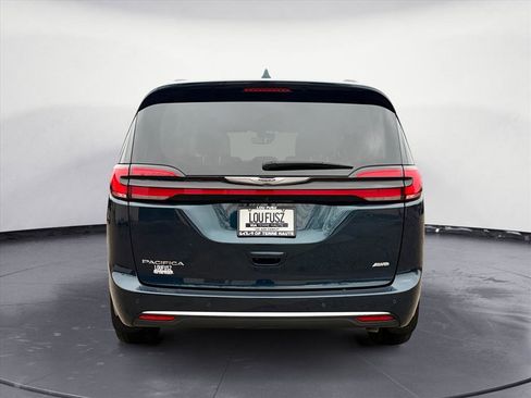 Used 2022 Chrysler Pacifica Touring-L image 5