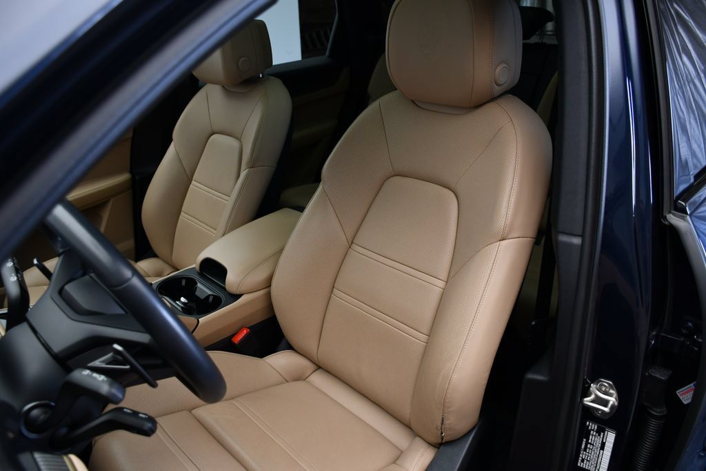Certified 2025 Porsche Cayenne AWD/4WD image 39