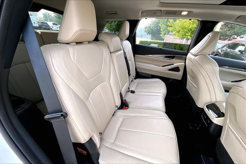 Certified 2024 INFINITI QX60 Luxe w/ Vision Package AWD/4WD image 30