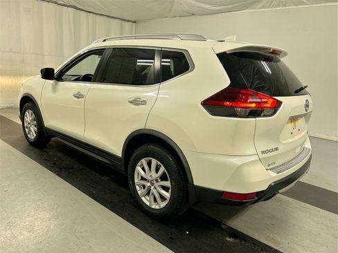 Used 2018 Nissan Rogue SV image 7