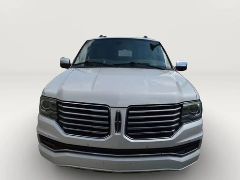 Used 2017 Lincoln Navigator Select RWD image 2