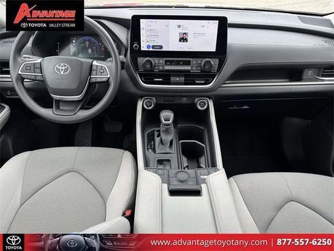 Certified 2025 Toyota Grand Highlander AWD image 17