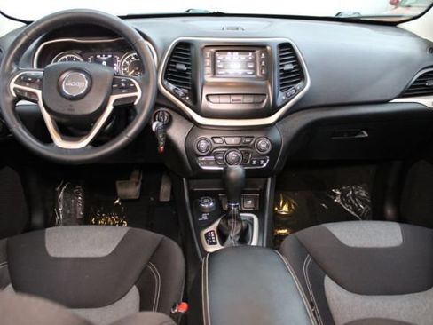 Used 2014 Jeep Cherokee Latitude w/ Cold Weather Group AWD/4WD image 2