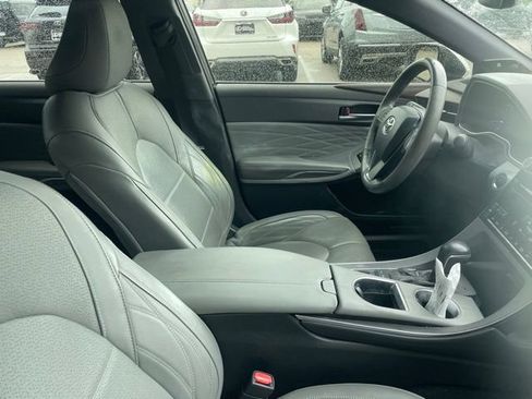 Used 2019 Toyota Avalon Limited FWD image 8