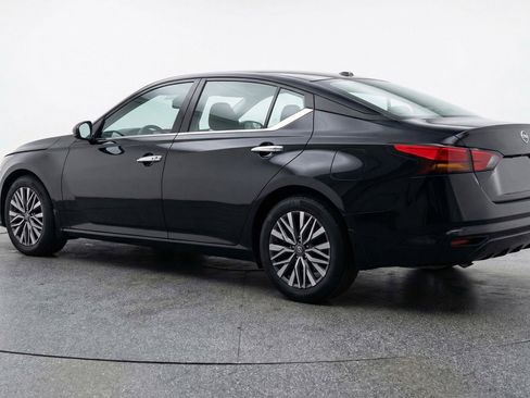 Used 2025 Nissan Altima 2.5 SV image 6