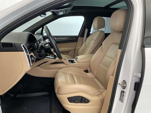 Certified 2023 Porsche Cayenne Platinum Edition AWD/4WD image 5