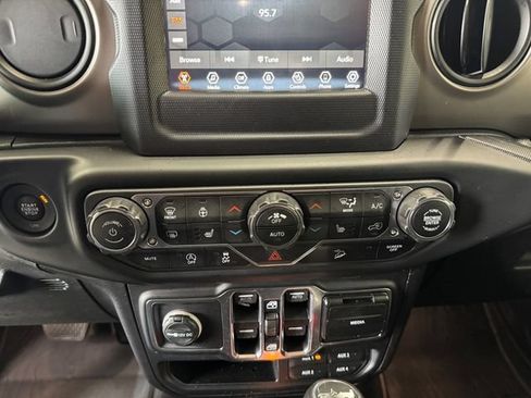 Used 2018 Jeep Wrangler Unlimited Sport S AWD/4WD image 3