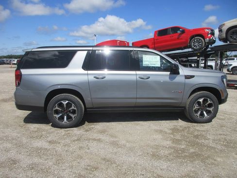 New 2026 GMC Yukon XL AT4 Ultimate AWD/4WD image 3