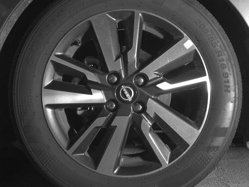 Used 2025 Nissan Versa SV FWD image 12
