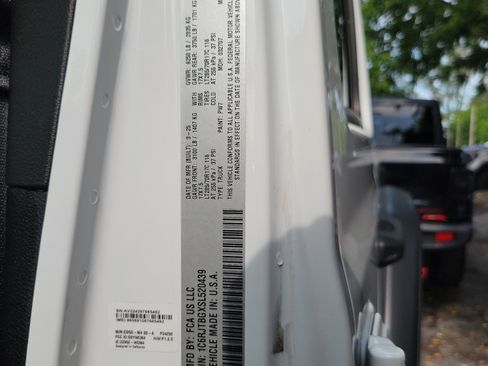 Used 2025 Jeep Gladiator Rubicon AWD/4WD image 28