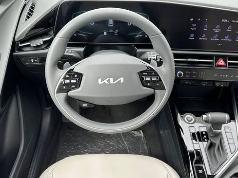New 2026 Kia Niro EX FWD image 14
