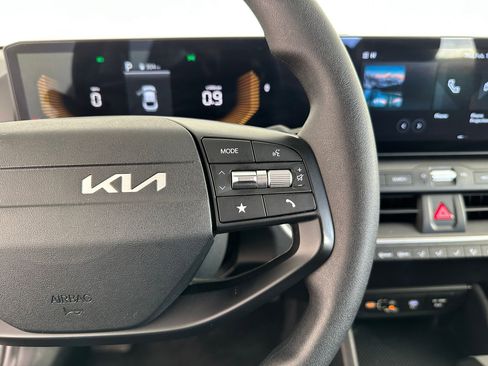 Used 2025 Kia K4 LXS image 23